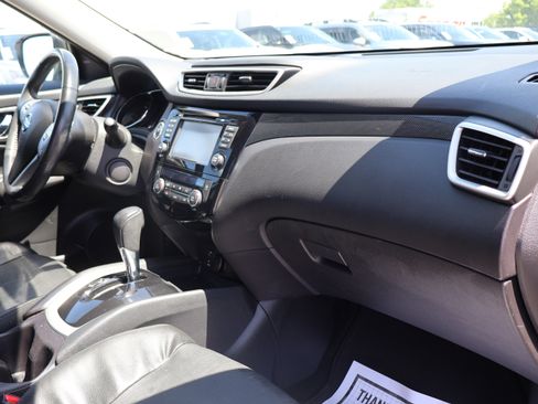 Used 2016 Nissan Rogue SL w/ SL Premium Package AWD/4WD image 9