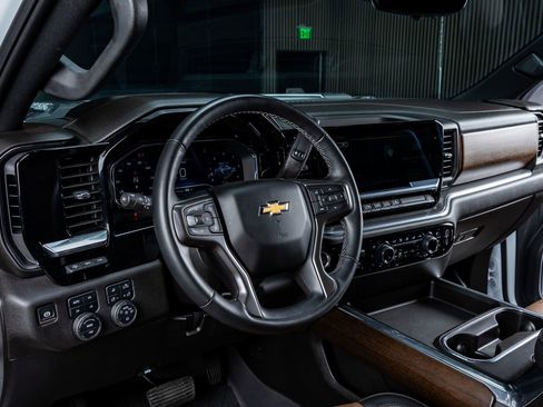 Used 2024 Chevrolet Silverado 3500 High Country w/ High Country Premium Package image 17