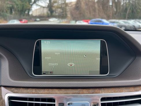 Used 2014 Mercedes-Benz E 350 Sedan image 25