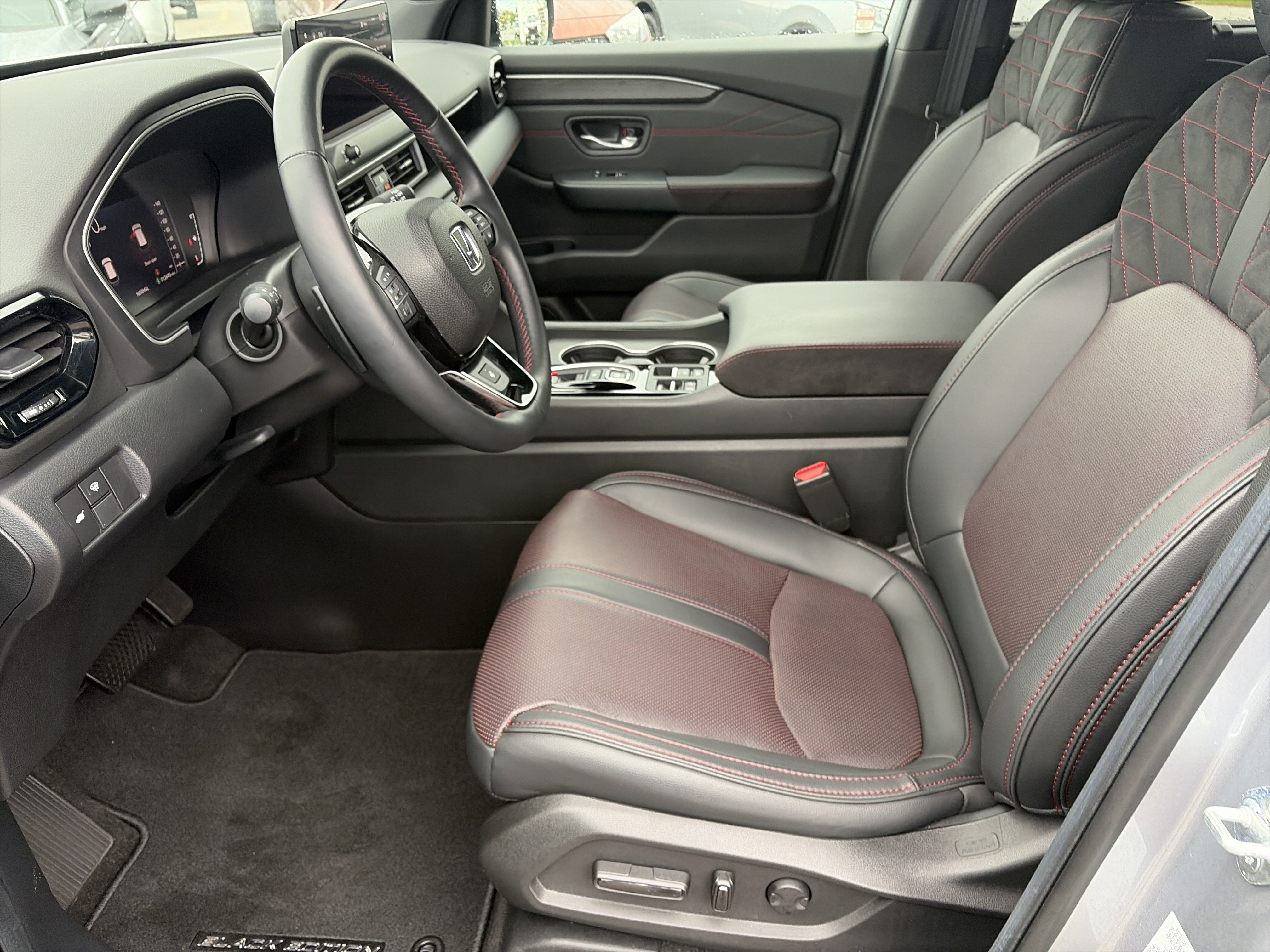 Certified 2026 Honda Pilot Black Edition image 18