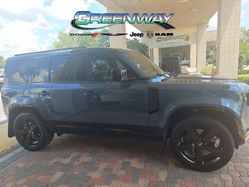 Used 2024 Land Rover Defender 110 X-Dynamic SE AWD/4WD image 4