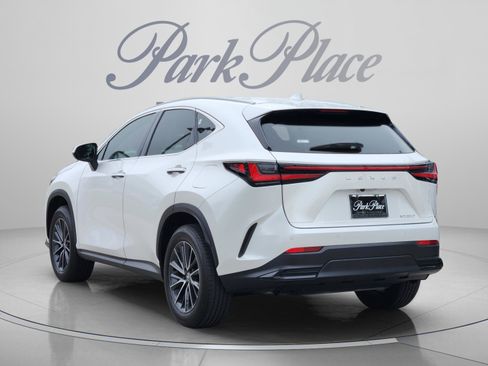 Certified 2025 Lexus NX 250 FWD w/ Accessory Package (Z1) image 3