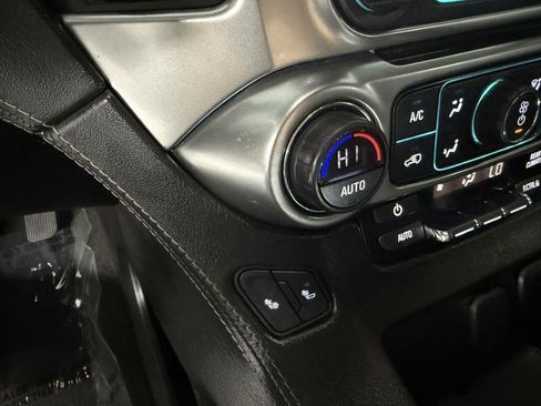 Used 2018 Chevrolet Suburban LT image 24