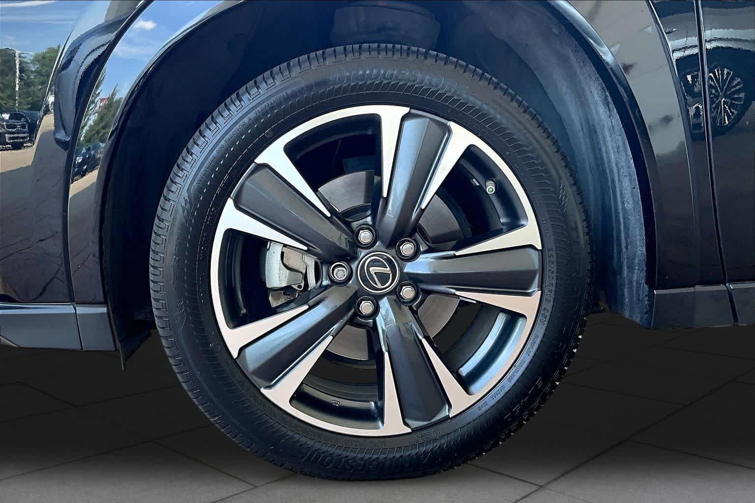 Used 2024 Lexus UX 250h FWD w/ Premium Package image 9