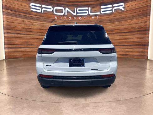 Used 2025 Jeep Grand Cherokee Altitude AWD/4WD image 6