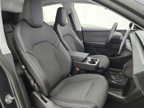 Used 2026 Tesla Model Y 2WD image 18