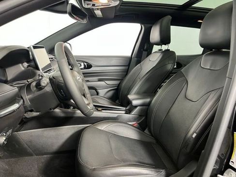 Used 2023 Jeep Compass High Altitude w/ Driver Assist Group I image 35