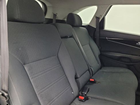 Used 2020 Kia Sorento LX image 19