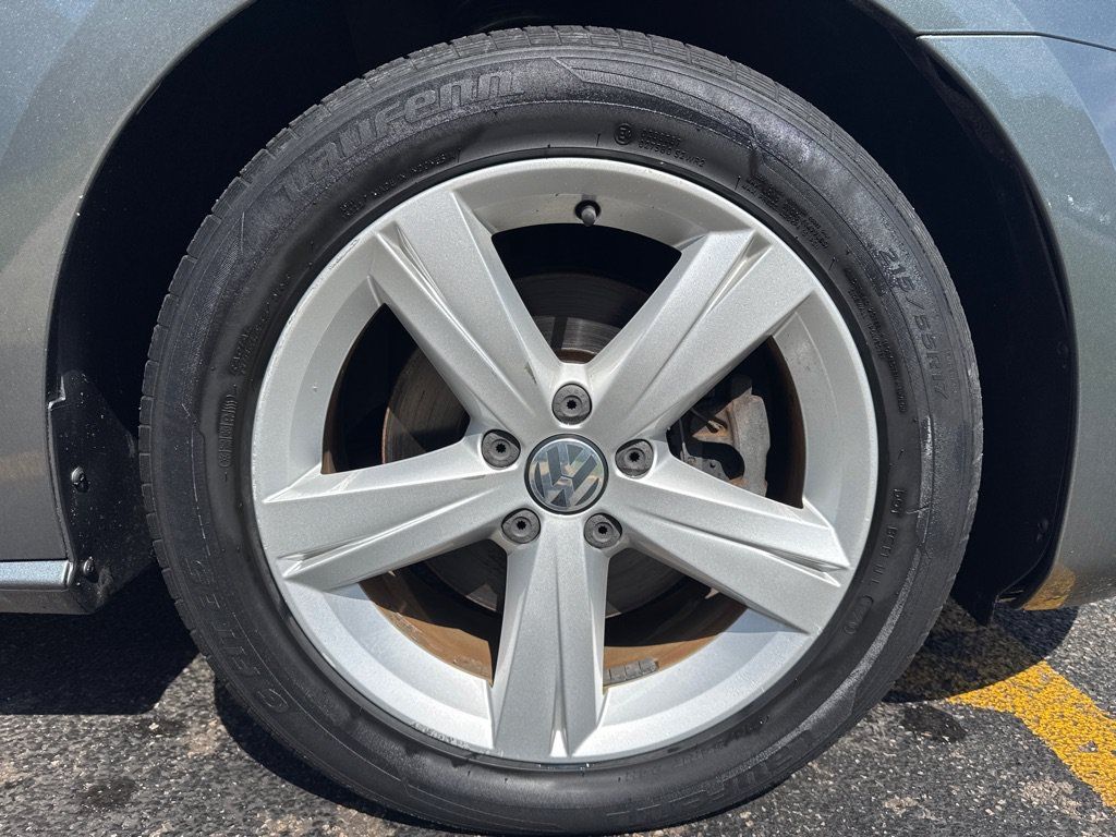 Used 2013 Volkswagen Passat 2.5 SE FWD image 9