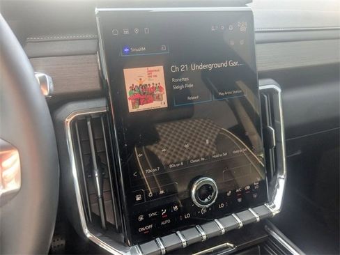 Used 2024 GMC Acadia Denali w/ Super Cruise Package image 24