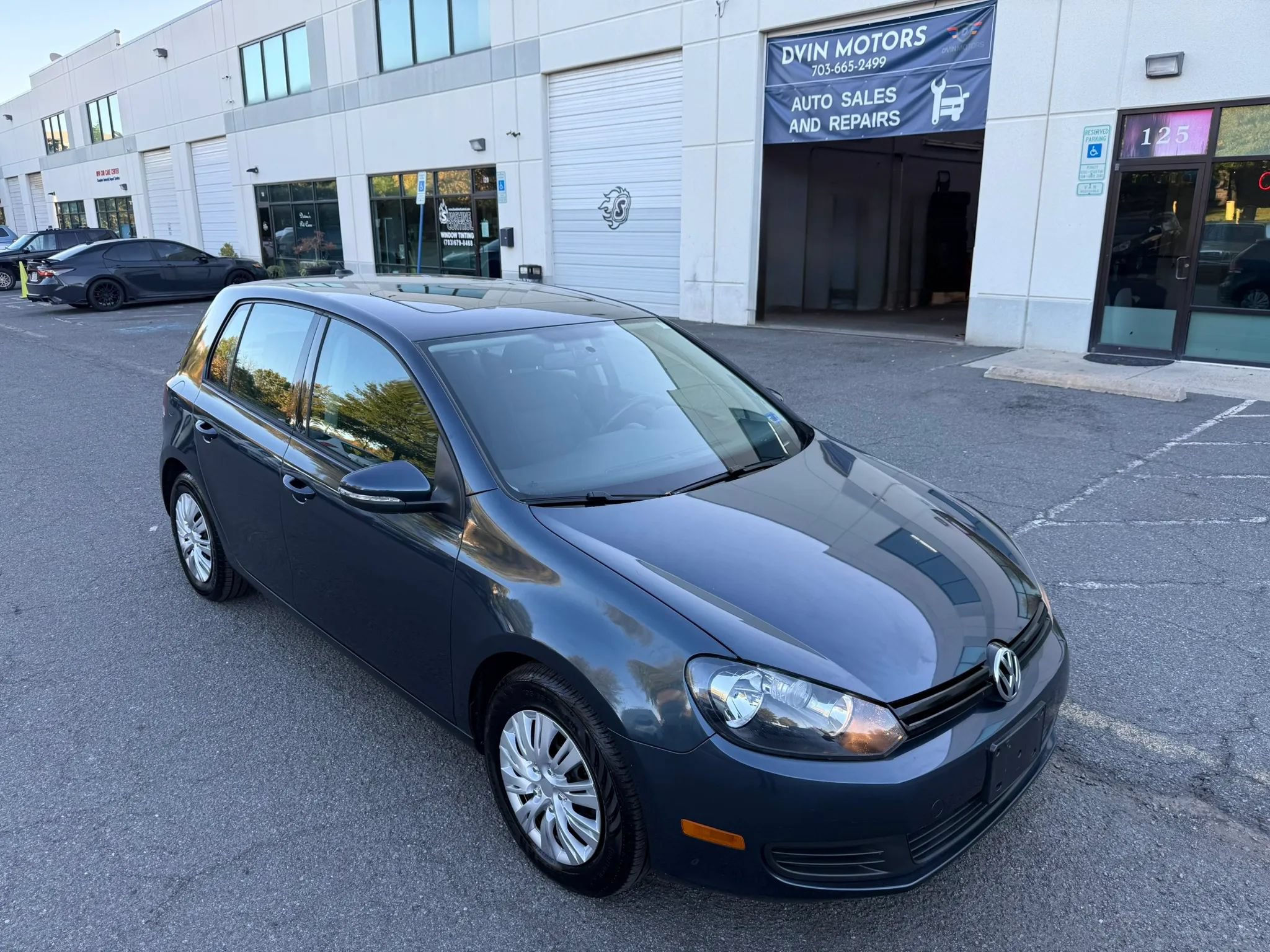 Used 2013 Volkswagen Golf 4-Door FWD image 16
