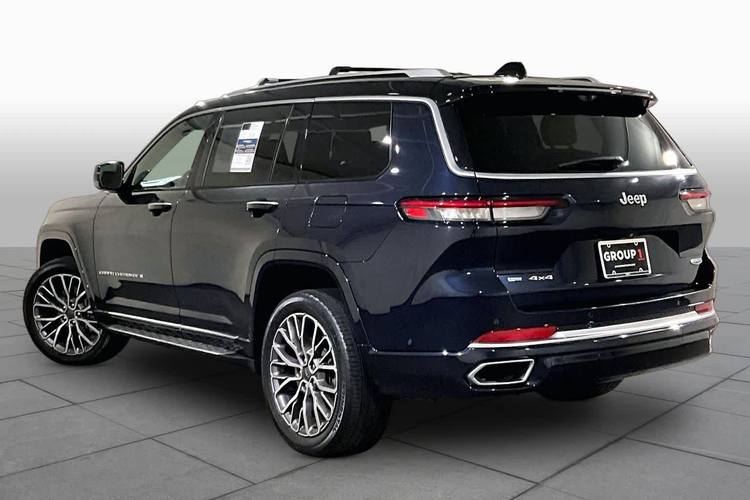 Used 2023 Jeep Grand Cherokee L Summit AWD/4WD image 11