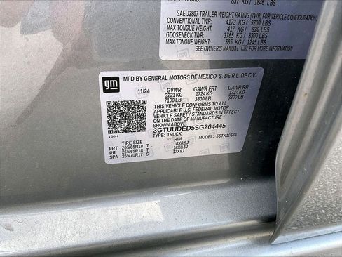 Used 2025 GMC Sierra 1500 SLT AWD/4WD image 32