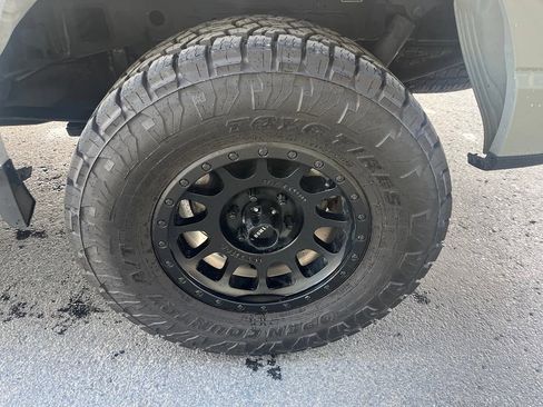 Used 2023 Ford F150 Lariat AWD/4WD image 8