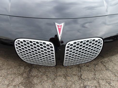 Used 2006 Pontiac Solstice Base 2dr Convertible w/ Premium Package image 35