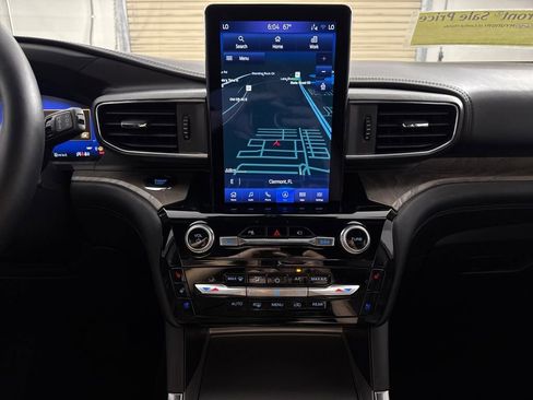 Used 2023 Ford Explorer Platinum w/ Technology Package image 17