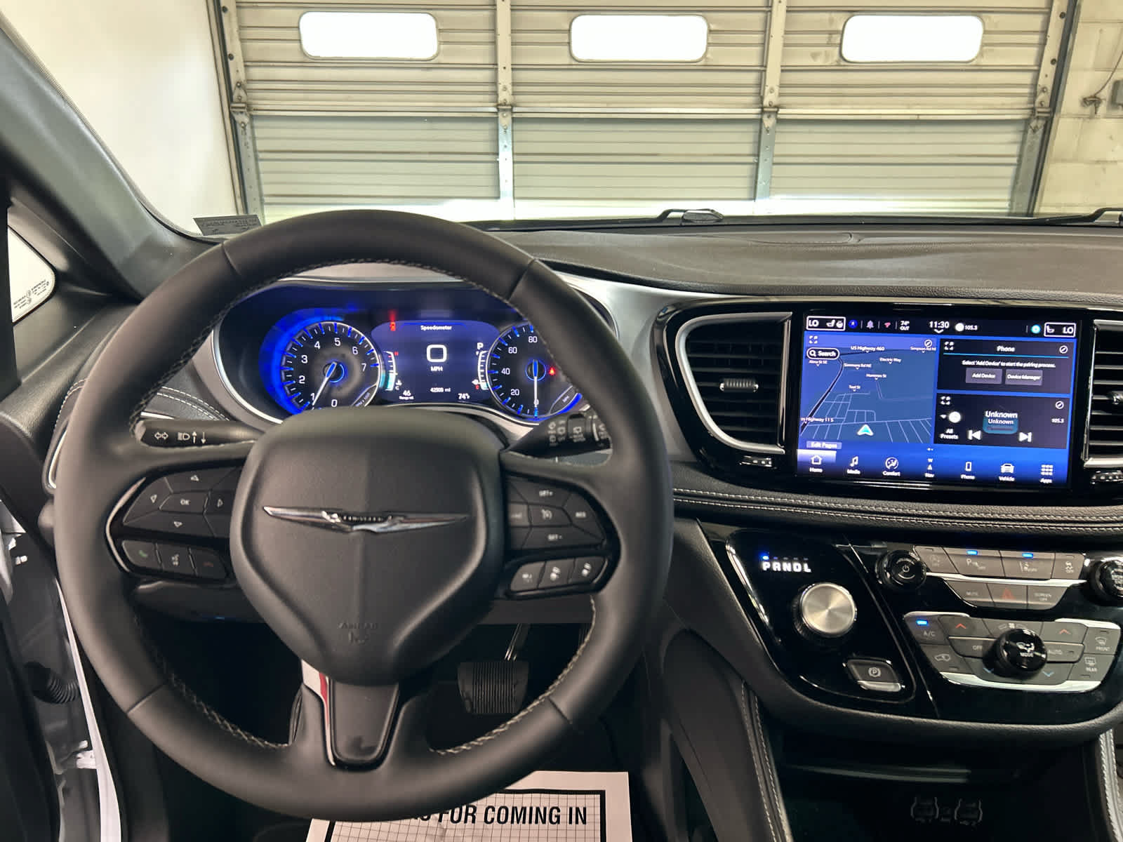 Used 2025 Chrysler Pacifica Limited FWD image 8