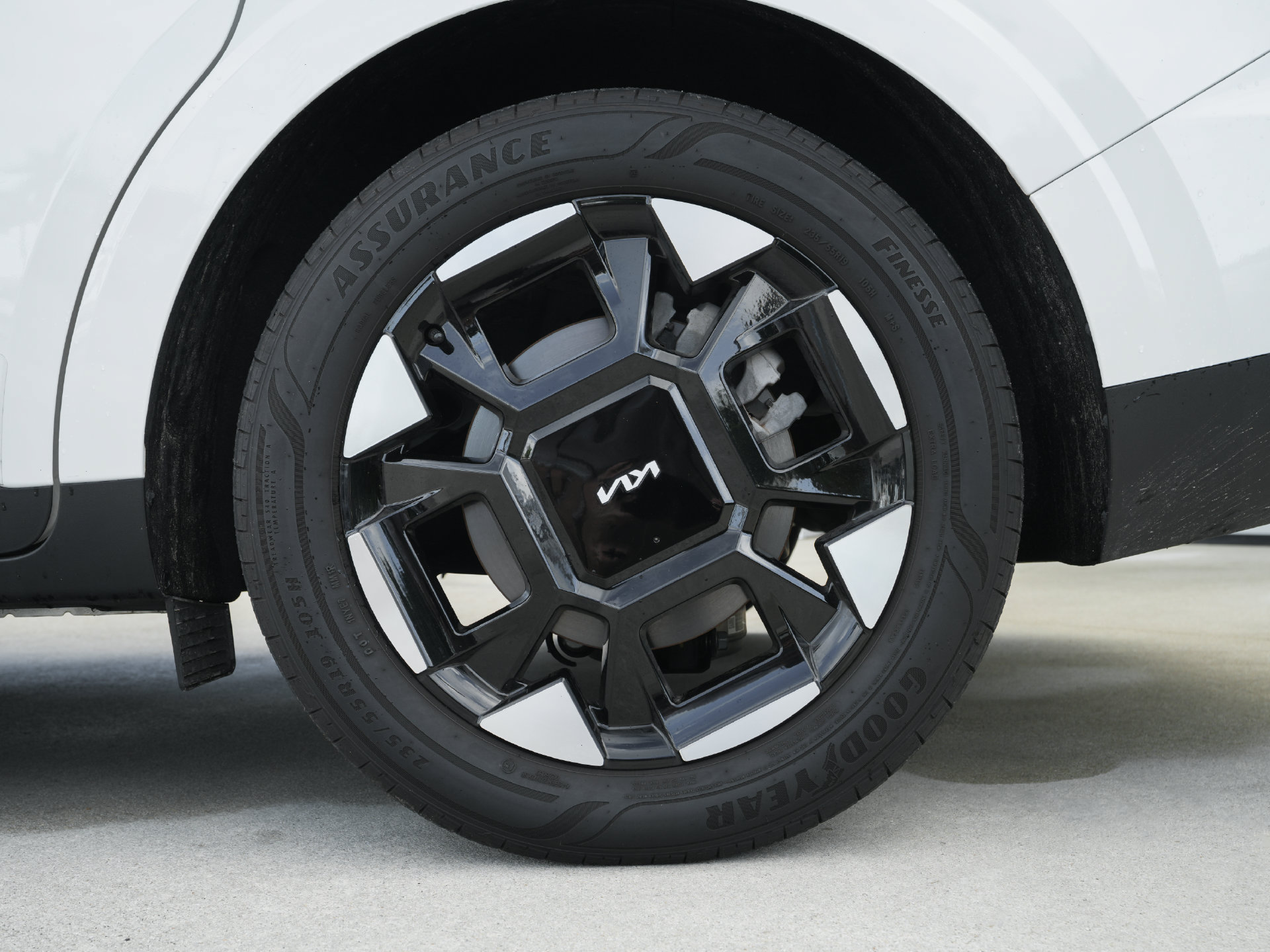 Used 2026 Kia Carnival EX FWD image 19