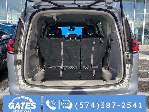 Used 2024 Chrysler Pacifica Touring-L image 13