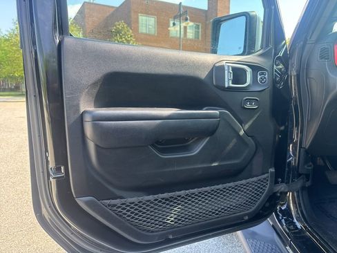 Used 2021 Jeep Gladiator Rubicon w/ Cold Weather Group AWD/4WD image 12