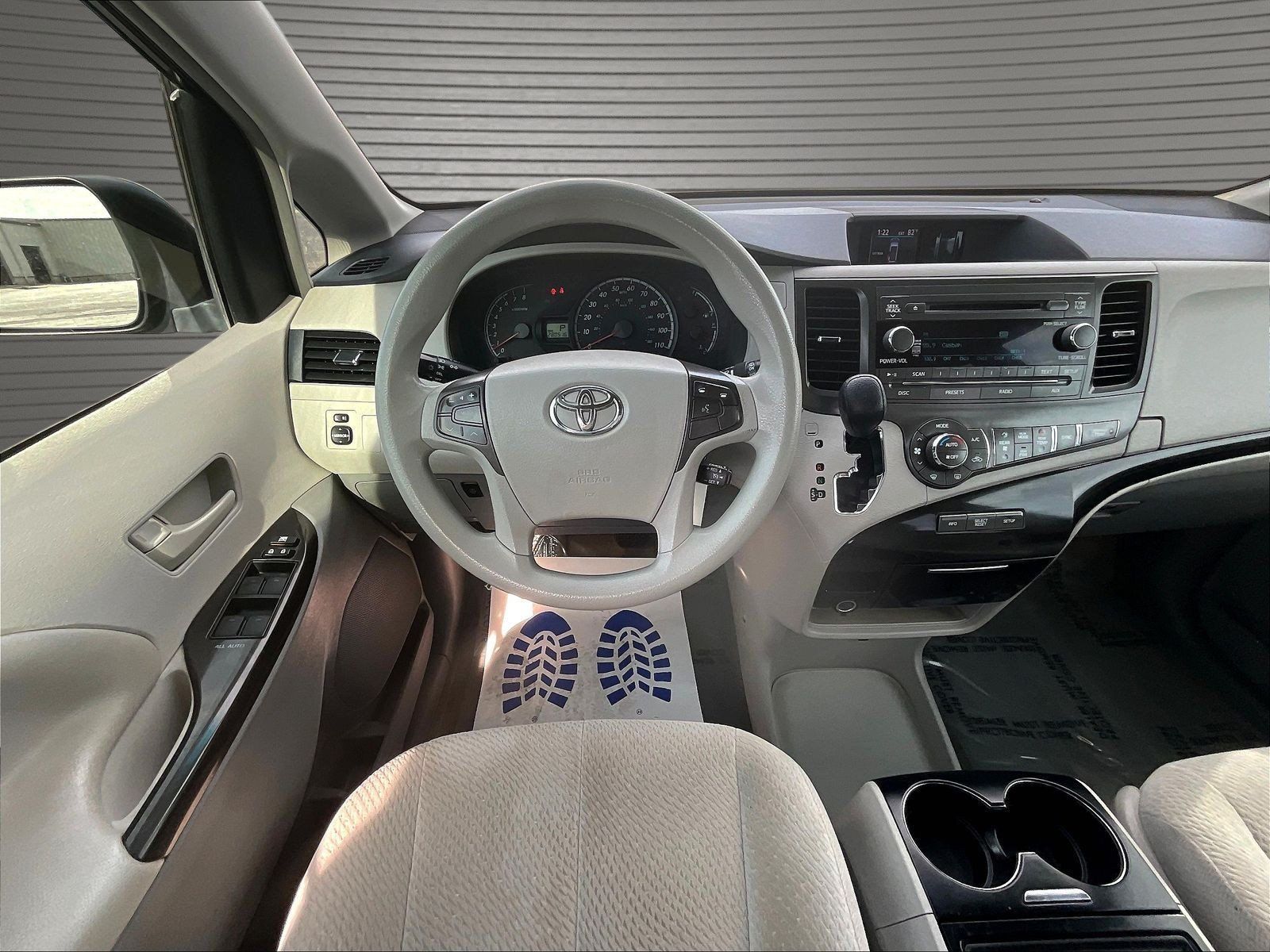 Used 2013 Toyota Sienna LE FWD image 10