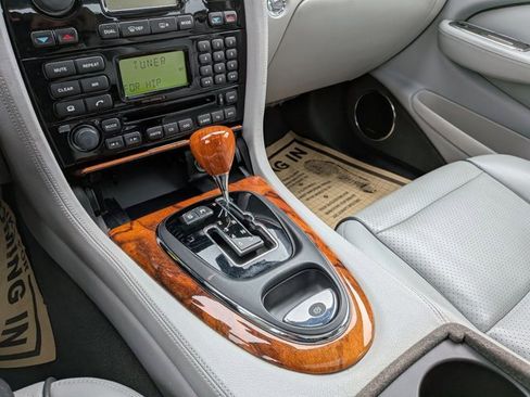 Used 2008 Jaguar XJ8 image 12