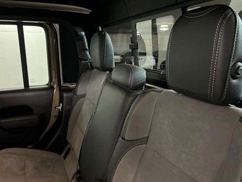 New 2025 Jeep Gladiator Sport AWD/4WD image 20