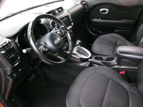 Used 2018 Kia Soul + FWD image 15