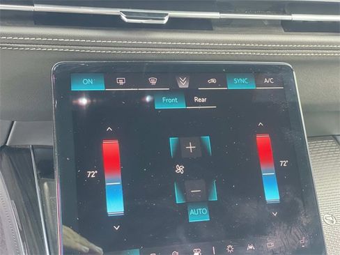 Used 2025 Cadillac Escalade ESV Premium Luxury image 14