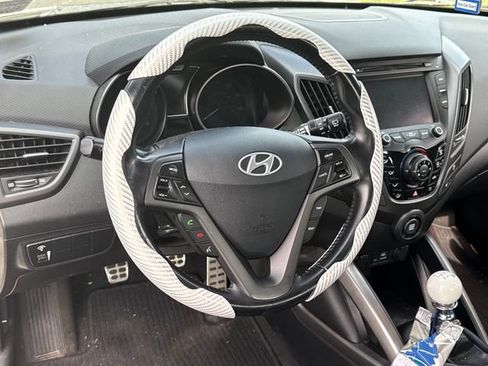 Used 2015 Hyundai Veloster Turbo FWD image 21