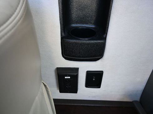 Used 2014 Mercedes-Benz Sprinter 3500 image 32