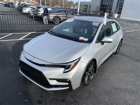 Used 2025 Toyota Corolla SE image 1