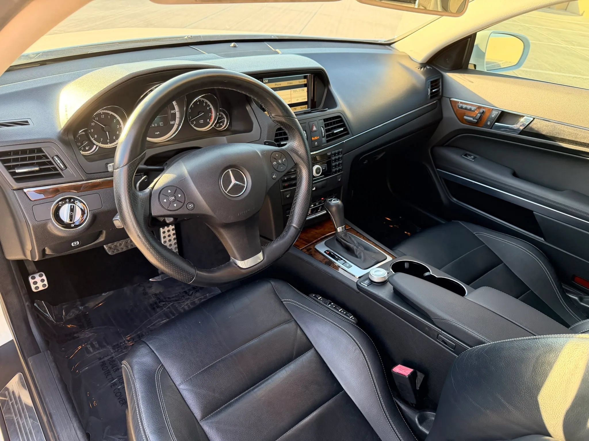 Used 2010 Mercedes-Benz E 550 Coupe image 11