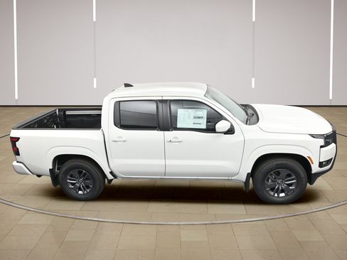 Certified 2025 Nissan Frontier SV w/ SV Convenience Package RWD image 32