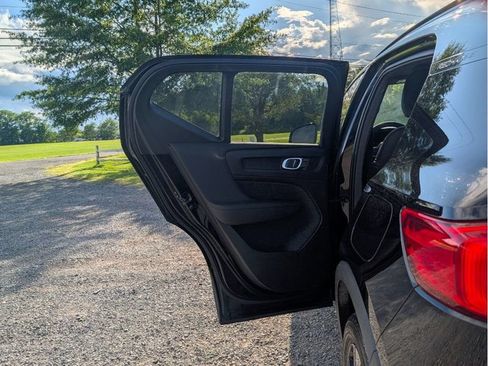Used 2022 Volvo XC40 P8 Recharge Plus AWD/4WD image 6