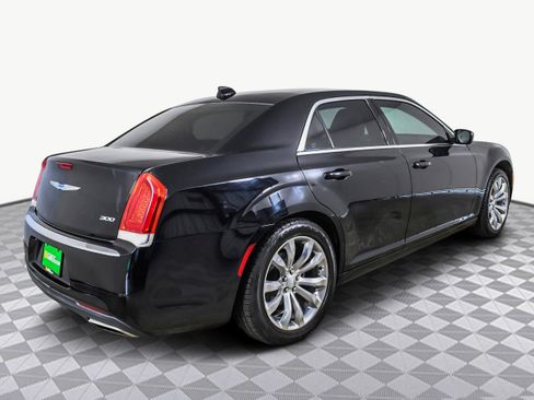Used 2019 Chrysler 300 Touring L w/ Quick Order Package 22F image 8
