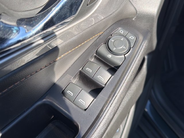 Used 2020 Chevrolet Traverse LT FWD image 13