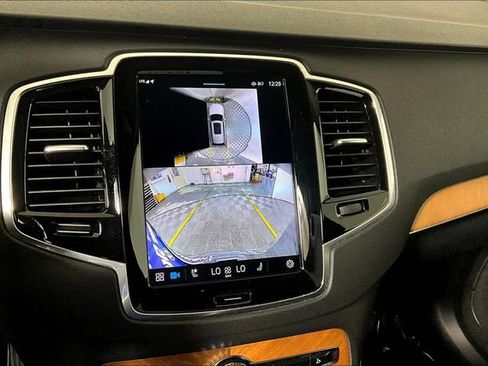 Used 2024 Volvo XC90 B6 Plus image 21