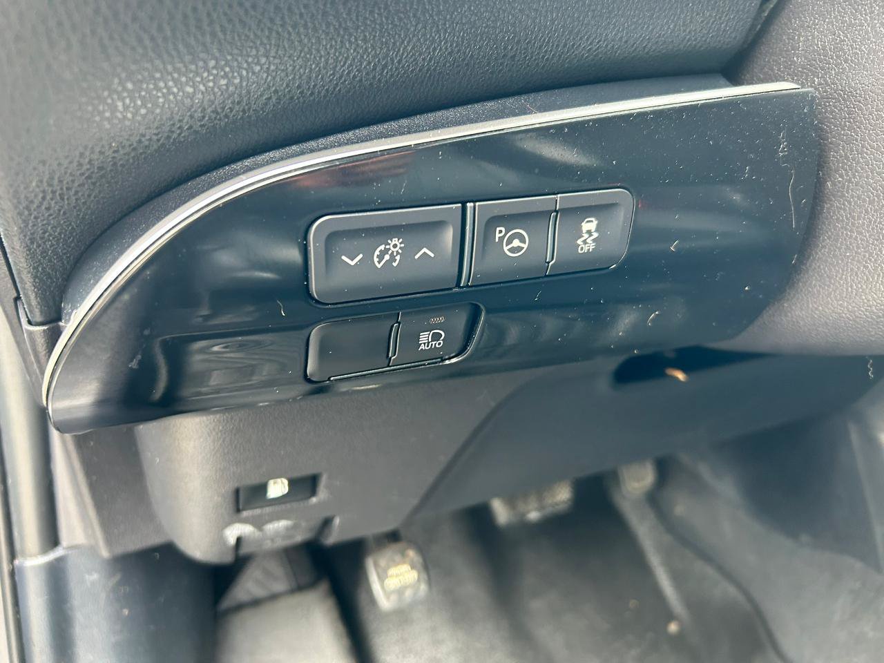 Used 2019 Toyota Prius XLE AWD/4WD image 12