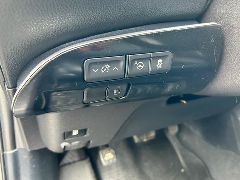 Used 2019 Toyota Prius XLE AWD/4WD image 12