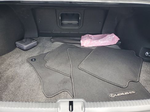 Used 2024 Lexus ES 350 w/ Premium Package image 9