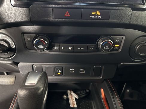 Used 2022 Nissan Frontier PRO-4X w/ Technology Package image 19