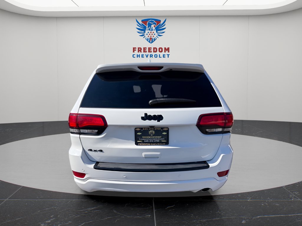Used 2017 Jeep Grand Cherokee Altitude AWD/4WD image 9