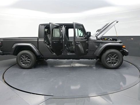 New 2025 Jeep Gladiator Sport image 24