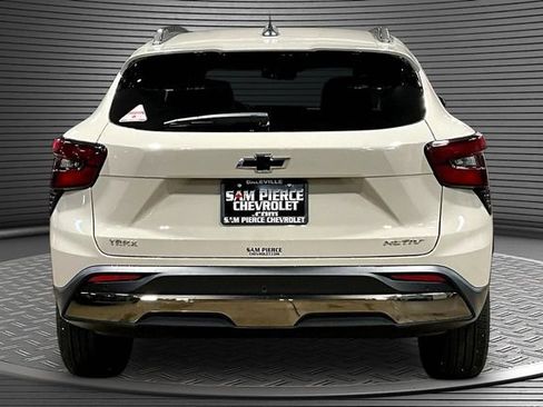 Used 2026 Chevrolet Trax ACTIV w/ Sunroof Package FWD image 5