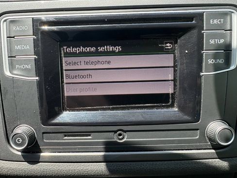 Used 2017 Volkswagen Tiguan Limited w/ Alloy Wheels Package FWD image 9