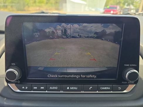 Used 2024 Nissan Rogue SV FWD image 18