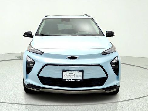 Used 2023 Chevrolet Bolt EUV Premier w/ Sun & Sound Package FWD image 2