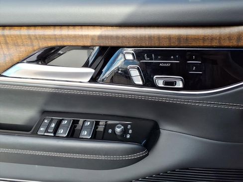 Used 2022 Jeep Grand Wagoneer Series II image 30