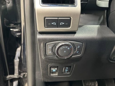 Used 2019 Ford F150 Lariat w/ Equipment Group 502A Luxury image 12